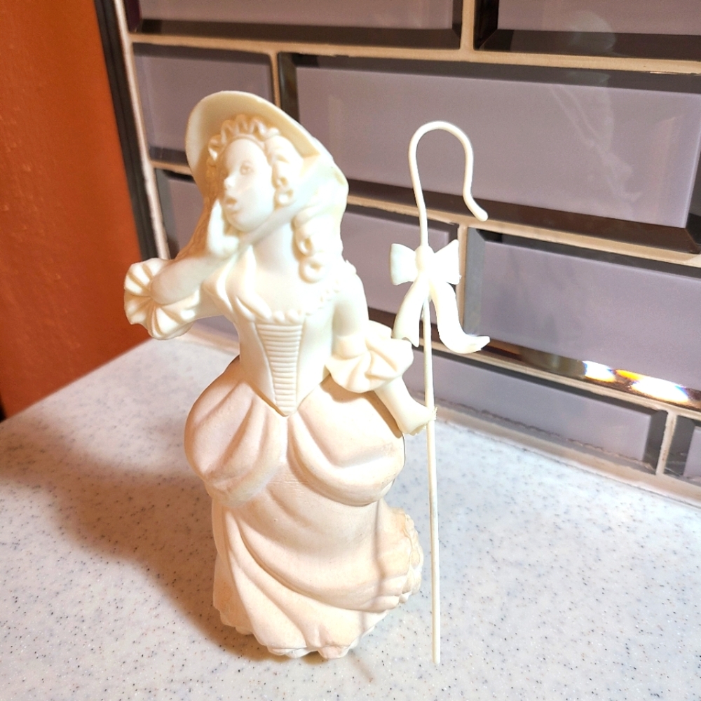 Vintage Porcelain Shepherdess Figurine little bo peep avon bottle